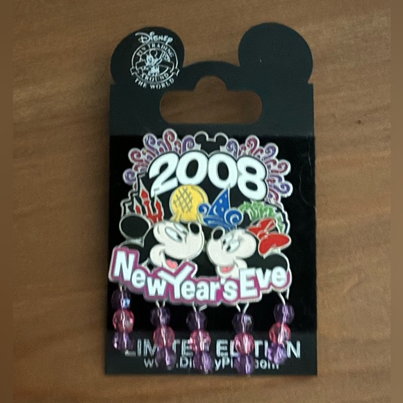 Disney 2008 New Years Eve Pin - Picture 1 of 2